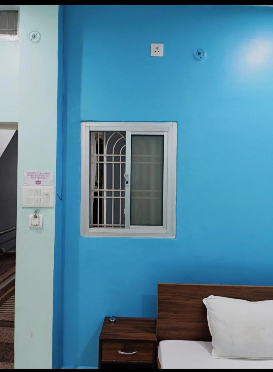 Lotus Paying Guest House Варанаси Екстериор снимка
